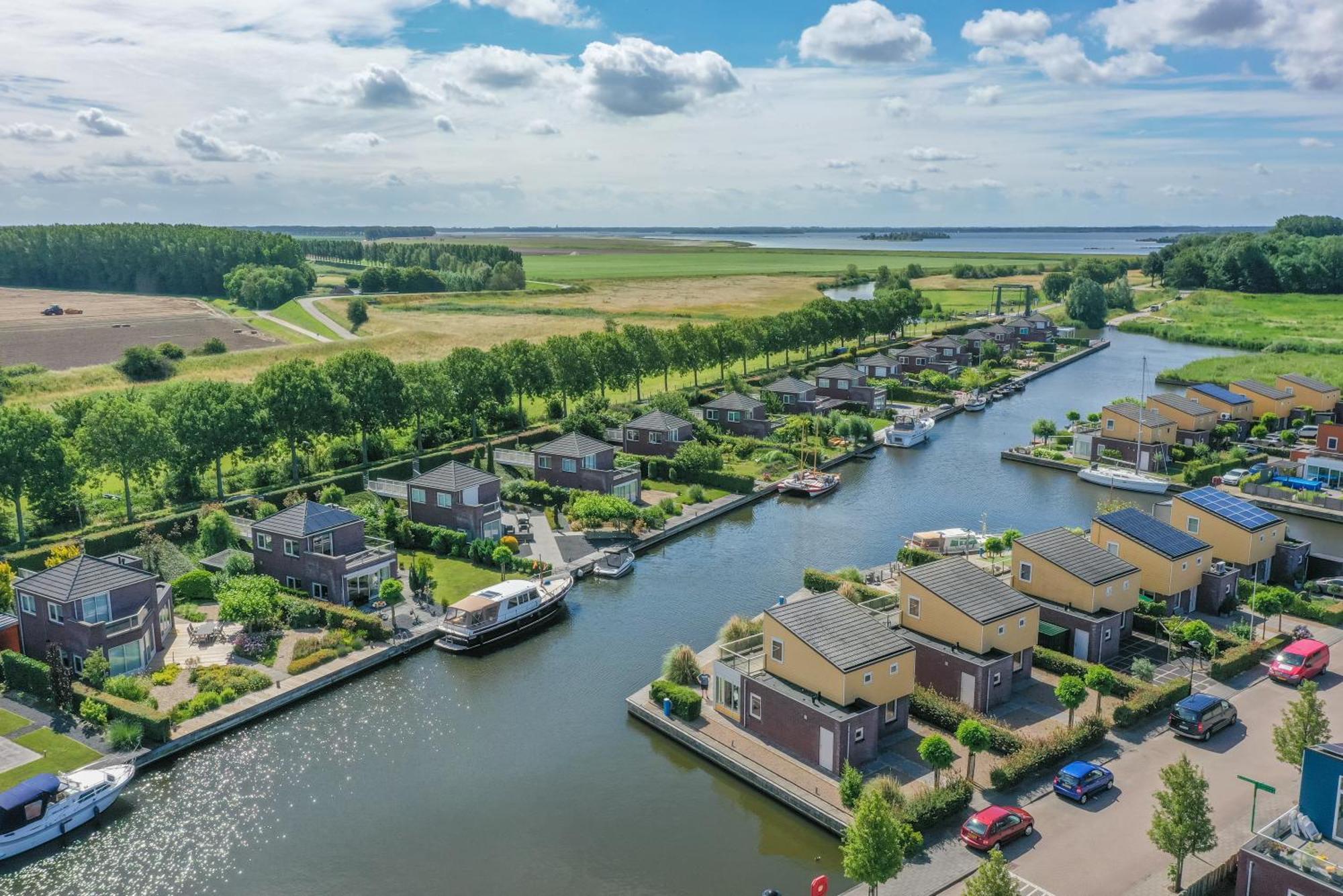 Nautic Rentals - Marinapark Oude-Tonge Bagian luar foto