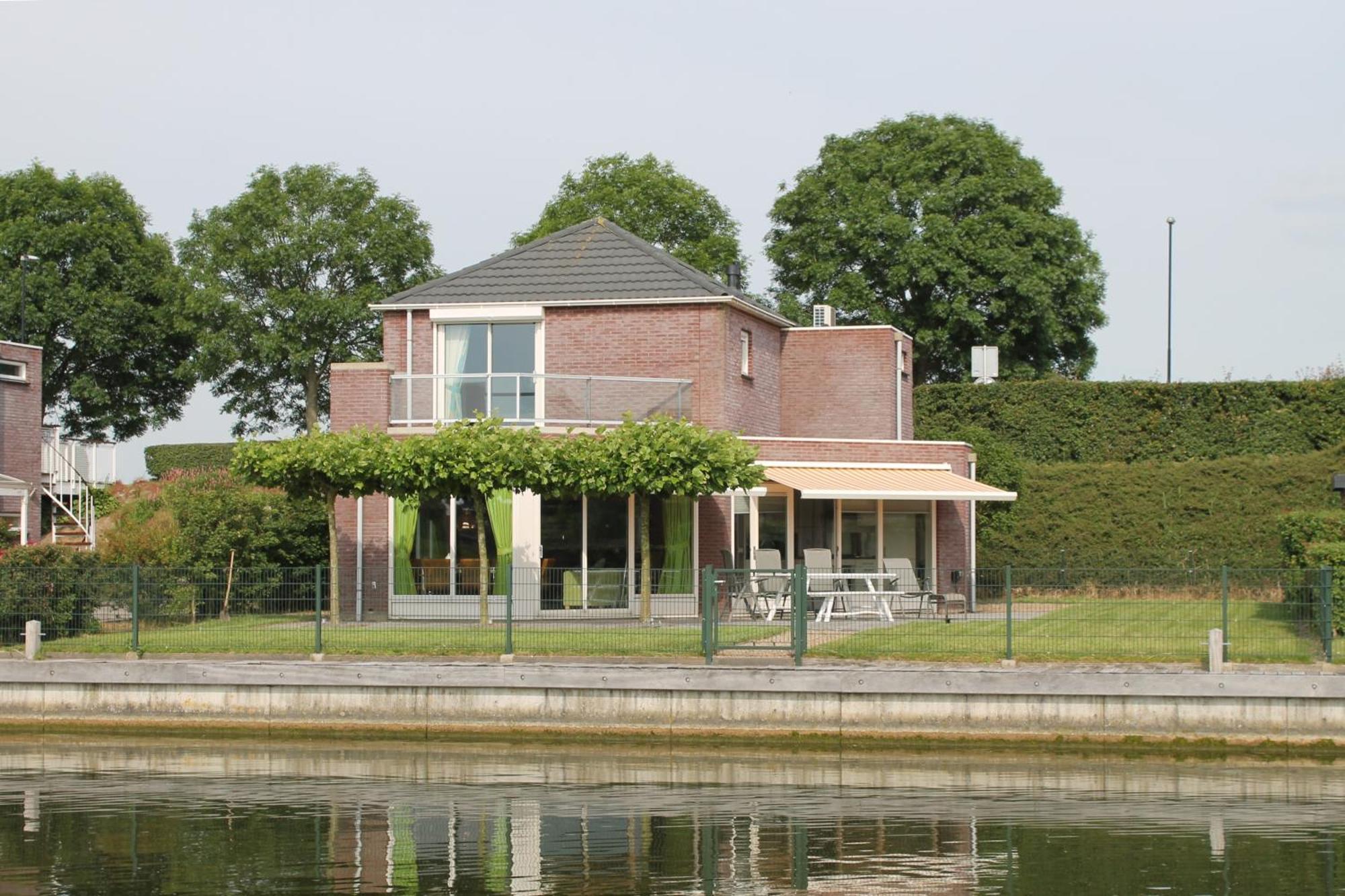 Nautic Rentals - Marinapark Oude-Tonge Bagian luar foto