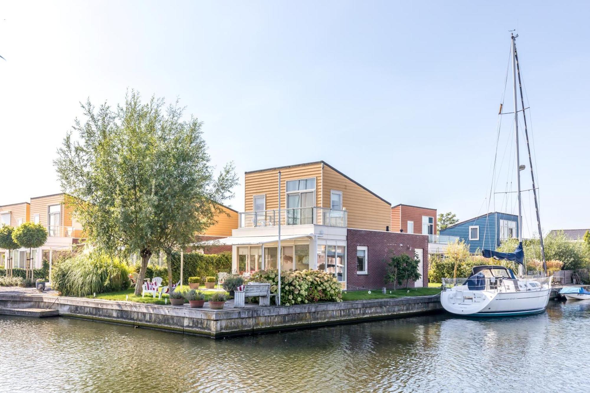 Nautic Rentals - Marinapark Oude-Tonge Bagian luar foto