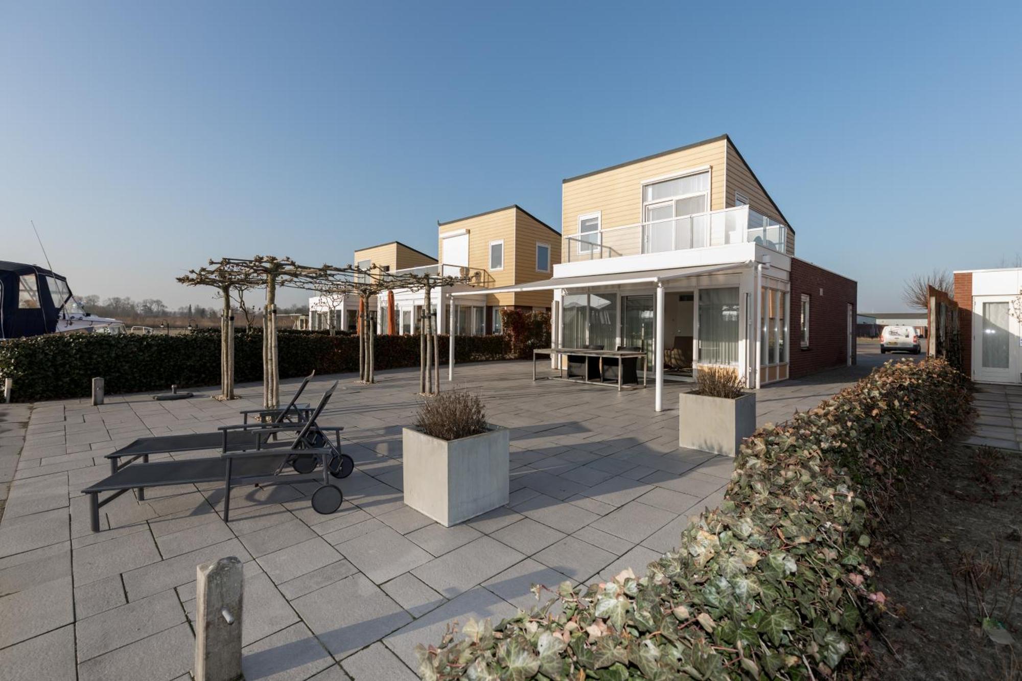 Nautic Rentals - Marinapark Oude-Tonge Bagian luar foto