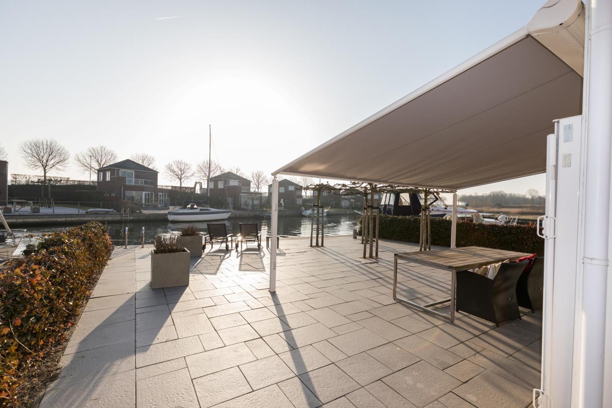 Nautic Rentals - Marinapark Oude-Tonge Bagian luar foto