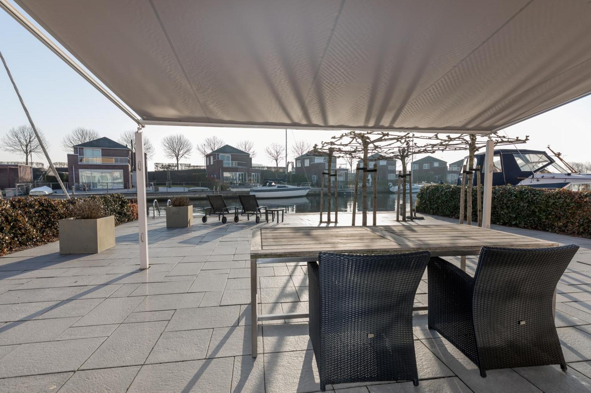 Nautic Rentals - Marinapark Oude-Tonge Bagian luar foto