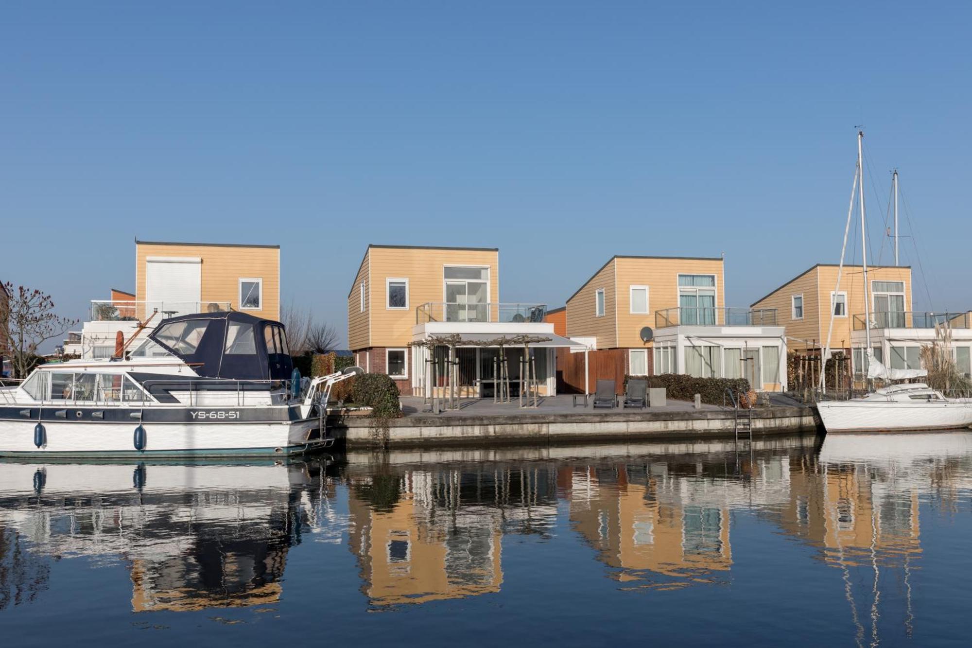 Nautic Rentals - Marinapark Oude-Tonge Bagian luar foto
