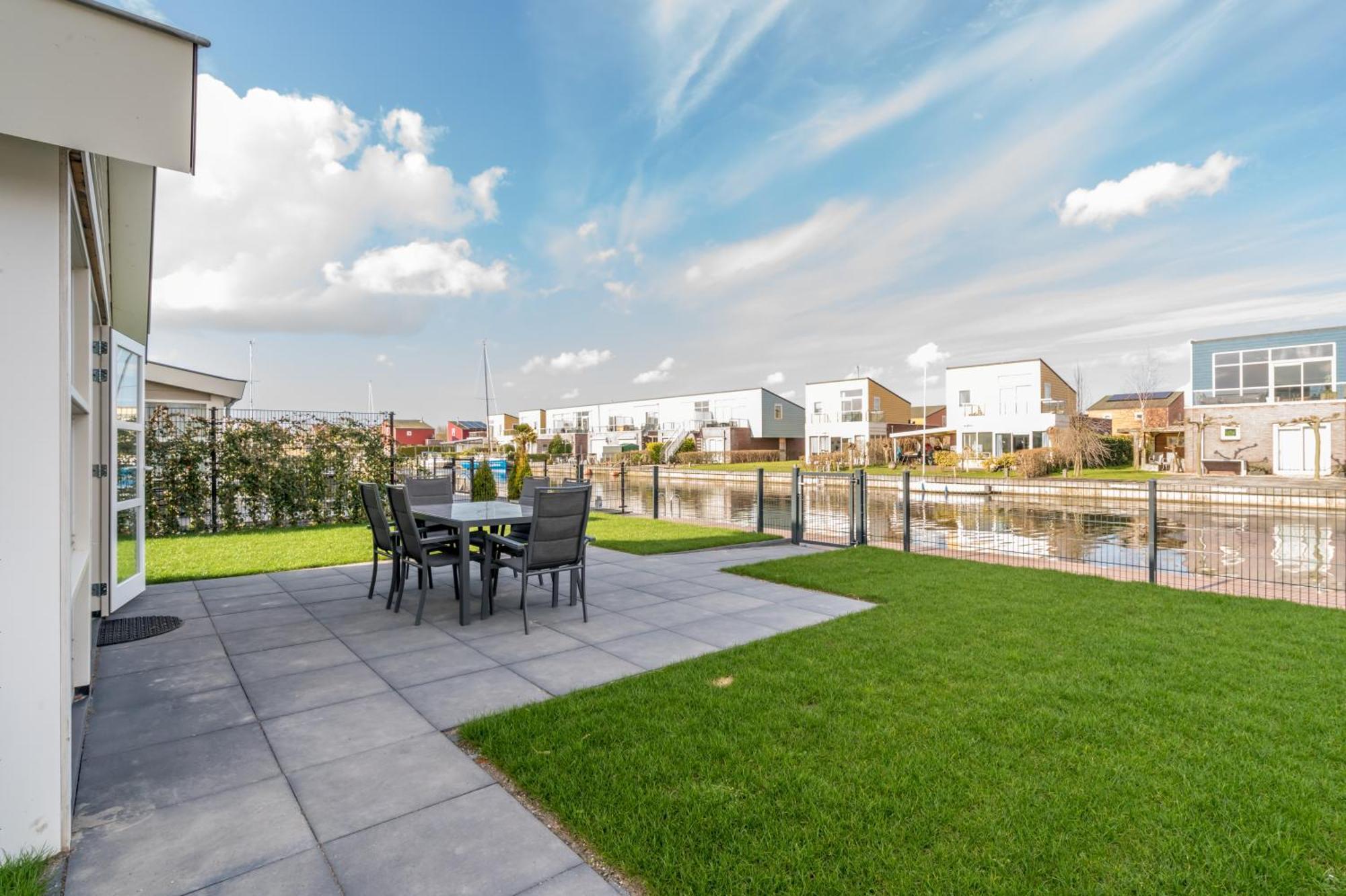 Nautic Rentals - Marinapark Oude-Tonge Bagian luar foto