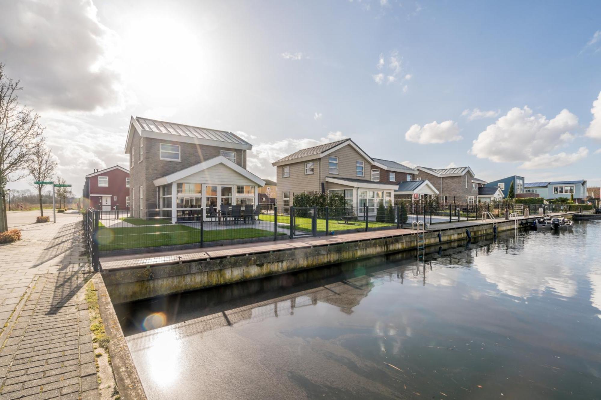 Nautic Rentals - Marinapark Oude-Tonge Bagian luar foto